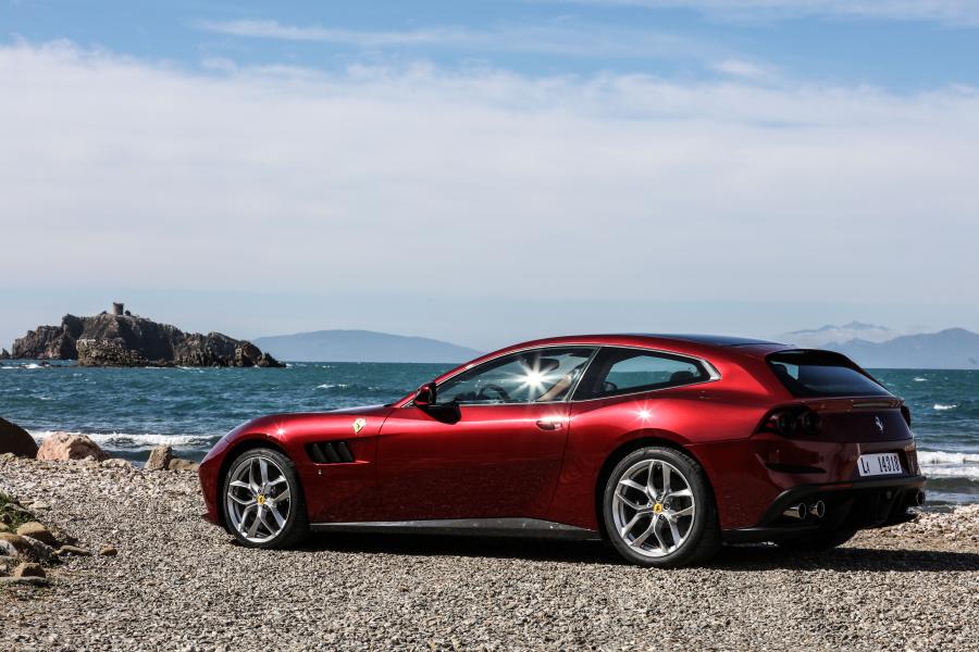  Ferrari GTC4Lusso T 2016 года  (фото 20 из 37)